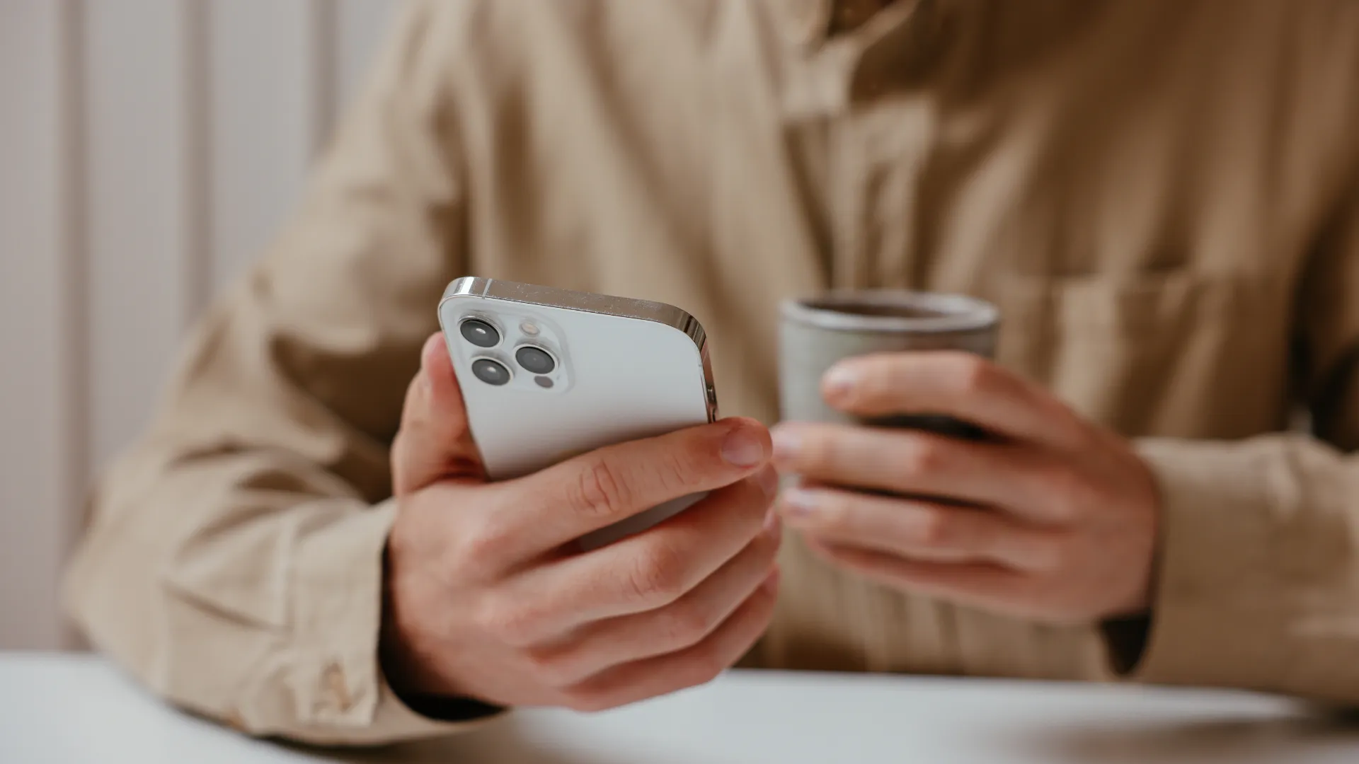 The UK's mobile network operators are working closely with the UK's fraud prevention service to combat the rising threat of mobile phone upgrade scams.